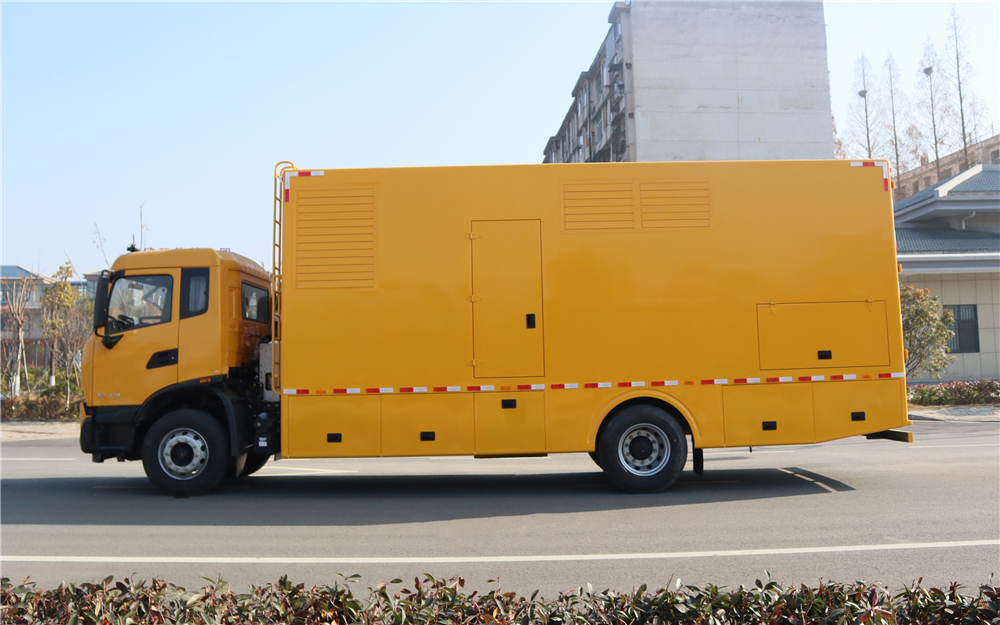 天锦电源车 (3)