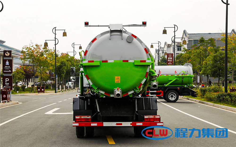 大多利卡吸污车 (4)